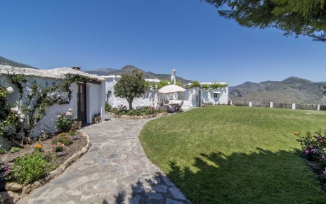 Villa in its private estate